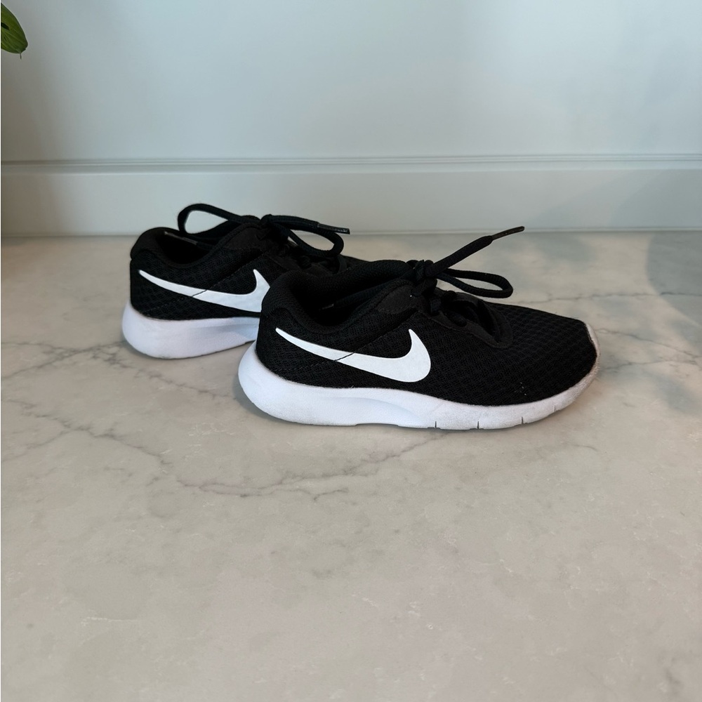Nike Tanjun sneakers